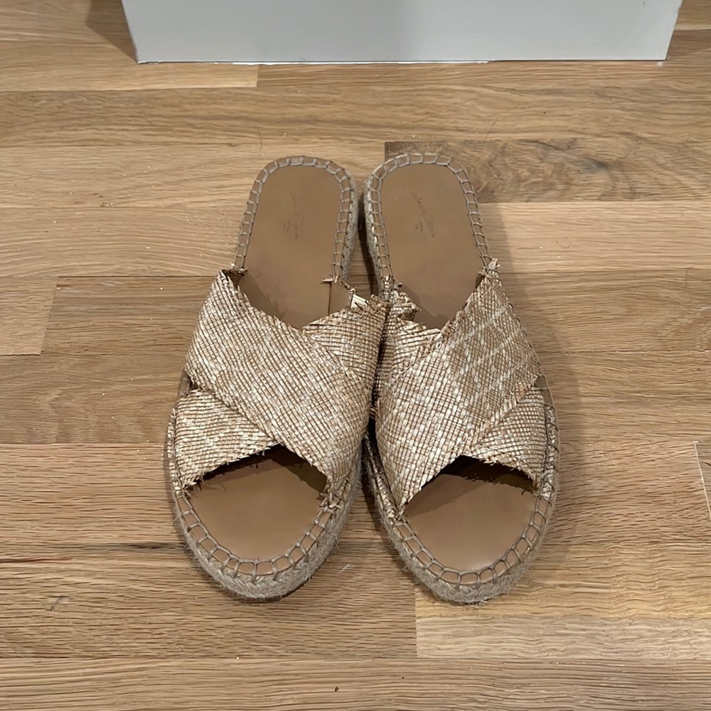 Universal Thread, 10, Light brown